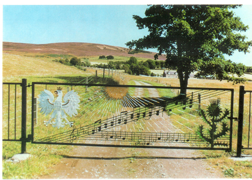 Unusual gate near Lumsden?