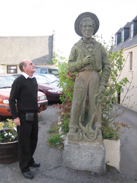 Statue once owned by Postie Lawson